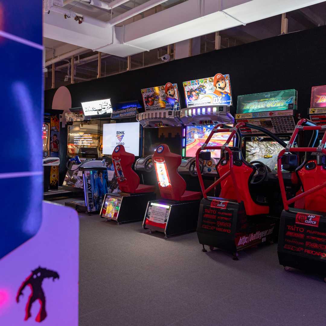 Forskellige spillemaskiner i Retroarkaden i Amager Centret
